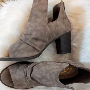 Open-toe Suede Sandals